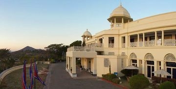Lalit Laxmi Vilas Palace0