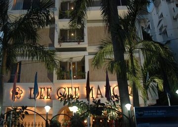 Hotel Dee Cee Manor0