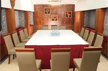 Hotel Dee Cee Manor1
