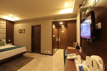 Peerless Inn1