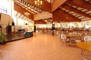 Lagoon Resort4