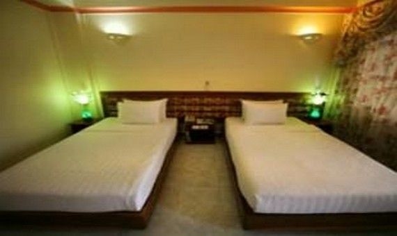 Lucky Star Hotel3