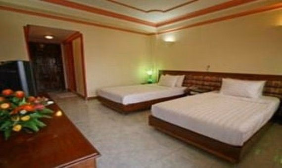 Lucky Star Hotel2