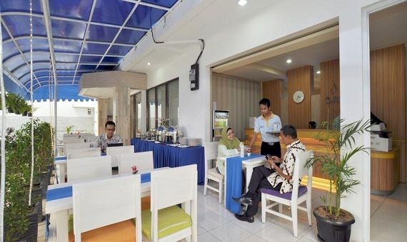 The Dinar Hotel0
