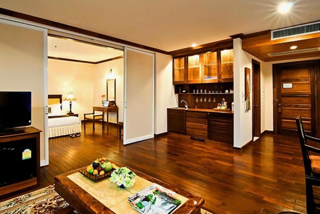 โรงแรมจำปาสักแกรนด์ (Champasak Grand Hotel)1