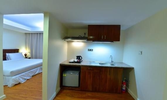 Cherry Hills Hotel2