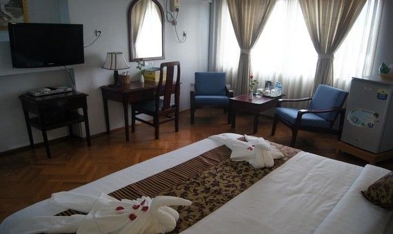 Summer Palace Hotel0