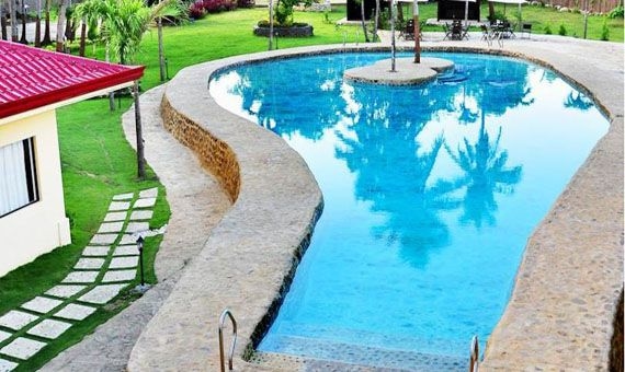 Agila Pool Villas Resort0