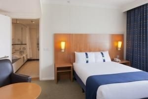 Holiday Inn London Heathrow Ariel2