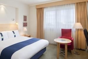 Holiday Inn London Heathrow Ariel1