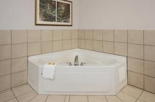 La Quinta Inn & Suites Ft. Myers - Airport4
