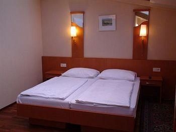 Haydn Hotel1