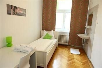 Hostel & Guesthouse Kaiser 230