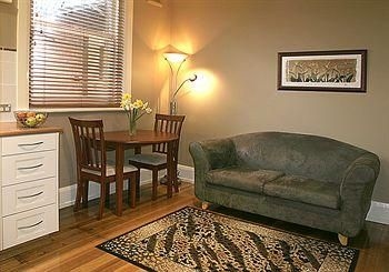 Graham Court Apartments4