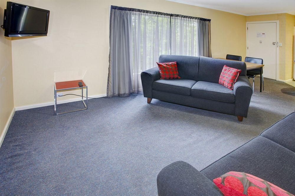 Graham Court Apartments3