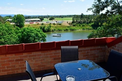 Windsor River View Inn0