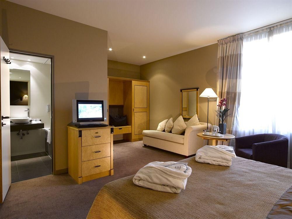 Martin's Grand Hotel Waterloo3