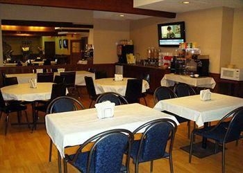 Econo Lodge Inn & Suites2