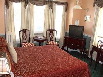 The Pier Hotel0