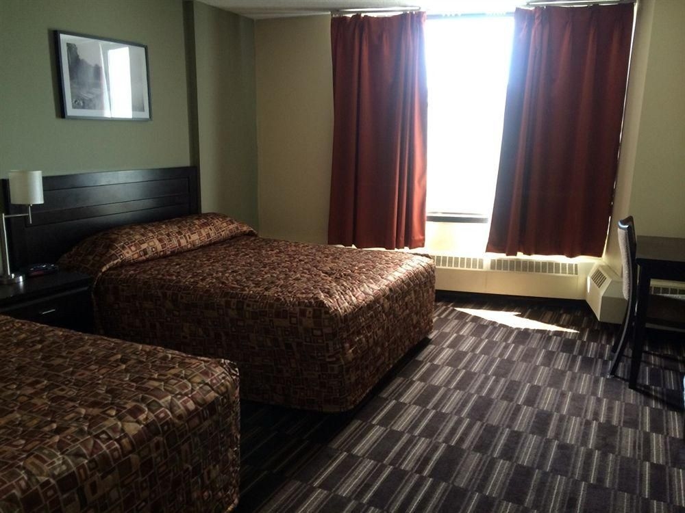 Coliseum Inn0