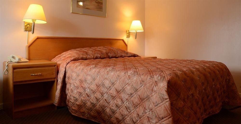ECONOMY INN0