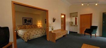 Aspen Village Inn4