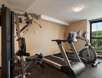 Causeway Bay Calgary Hotel4