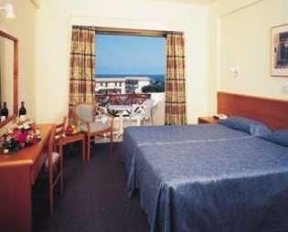 Harry's Hotel0