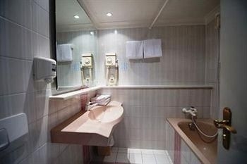 The 4 You Hostel & Hotel2