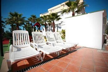 El Lago Apartments1