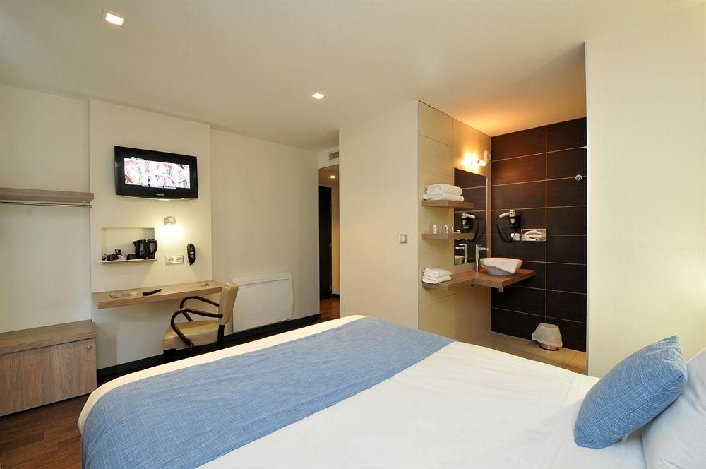 Blue Hotel4
