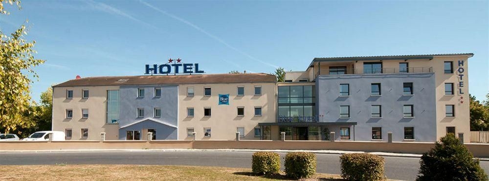 Blue Hotel2