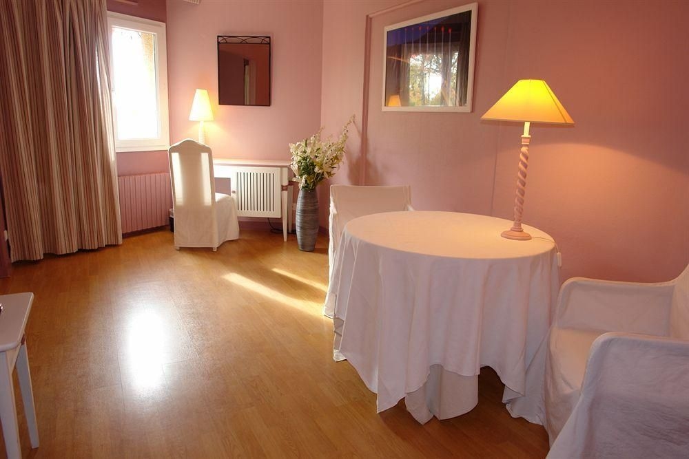 Brit Hotel Causse Comtal3