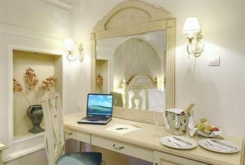 Stevalia Hotel & Spa0