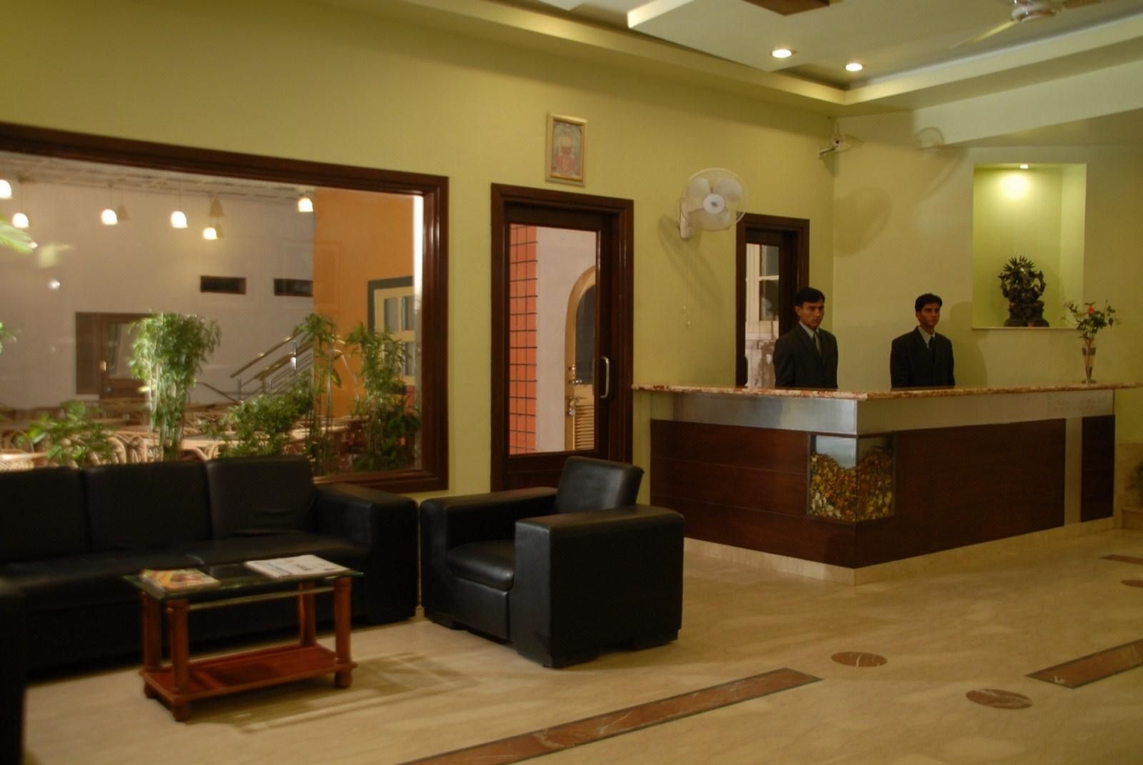 โรงแรมรัตนาวลี (เพียว เวเจทาเรียน) (Hotel Ratnawali - Pure Veg Hotel)1