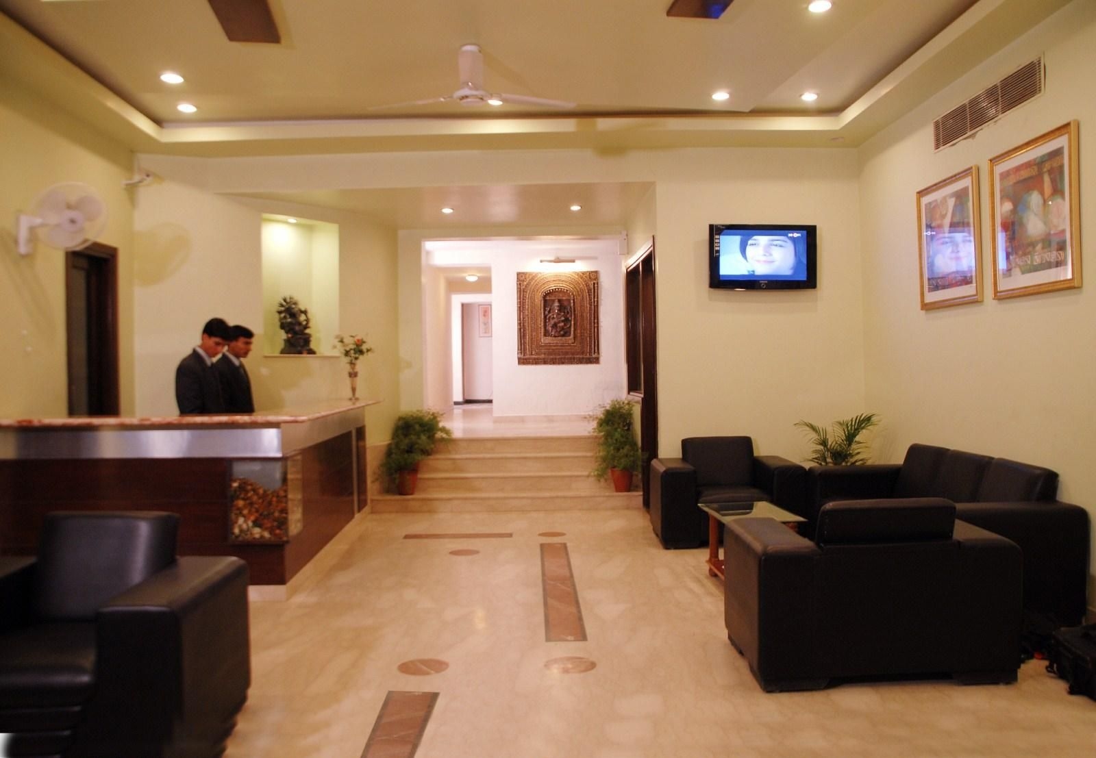 โรงแรมรัตนาวลี (เพียว เวเจทาเรียน) (Hotel Ratnawali - Pure Veg Hotel)2