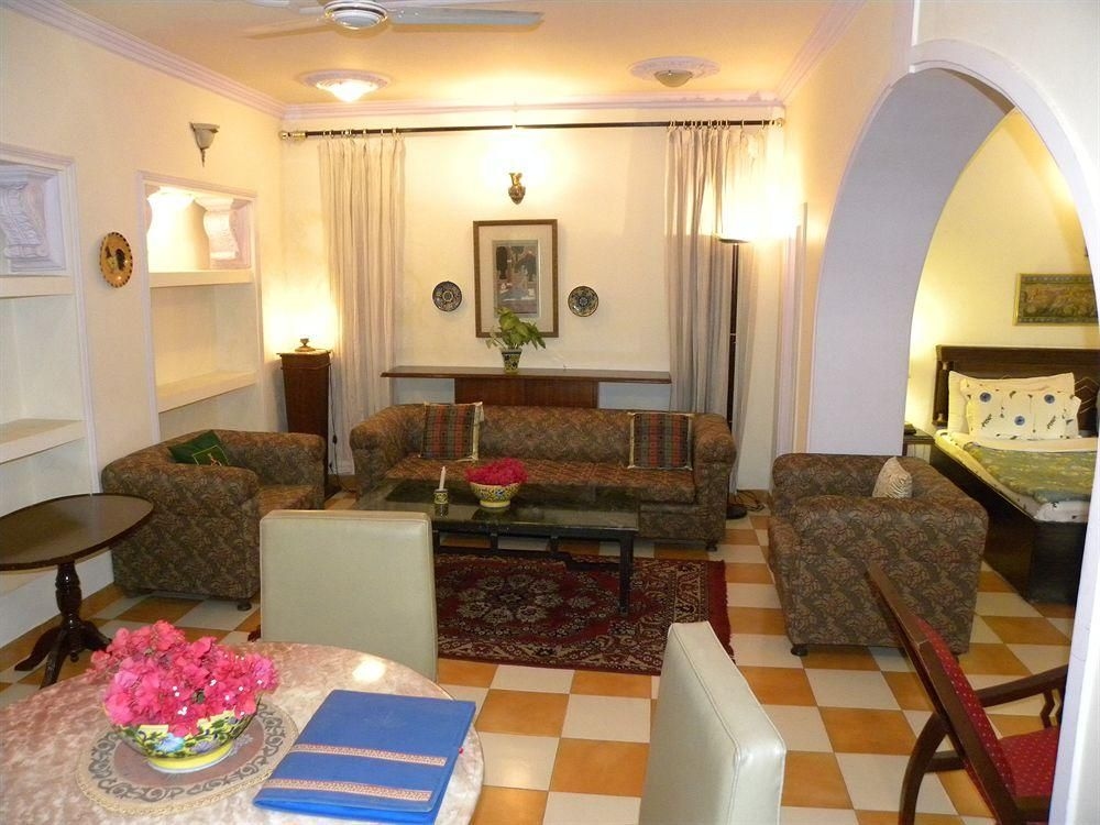 Sugan Niwas Palace0