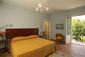 Villa Zuccari Montefalco1