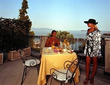 Hotel Savoy0