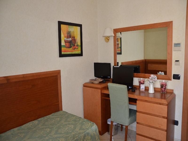 Hostel Archi Rossi1