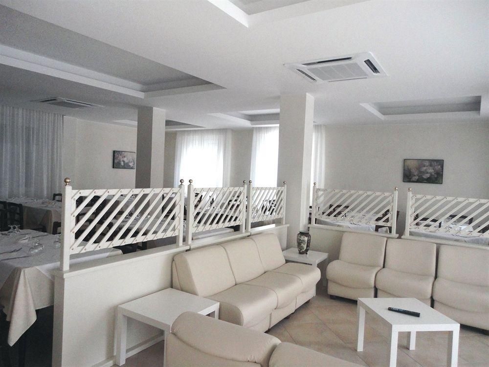 Hotel Miriam0