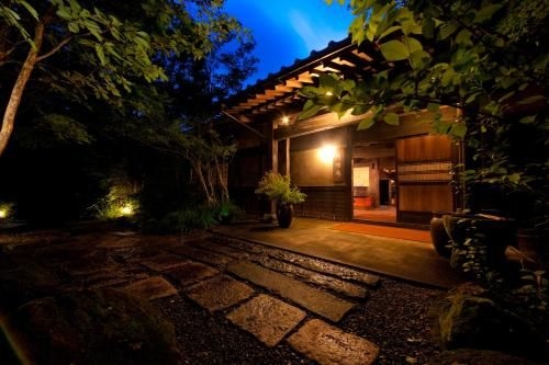 ยุฟุอิง เรียวกัง เกตโตอัง (Yufuin Ryokan Gettouan)0