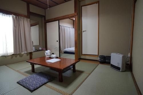 เรียวกัง คัตสึตะโระ (Ryokan Katsutaro)0