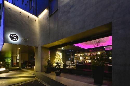 โรปปงกิ โฮเต็ล เอส (Roppongi Hotel S)0