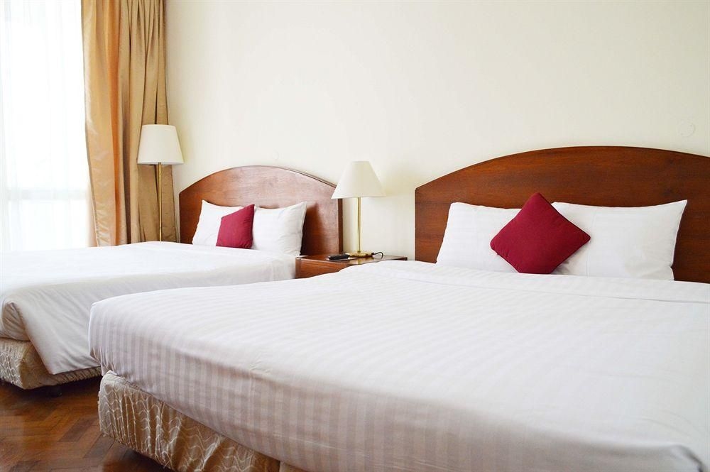 Inya Lake Hotel1