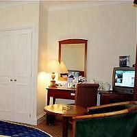 Holiday Inn London Heathrow Ariel2