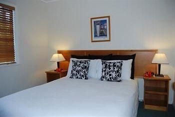 Kentia Holiday Apartments0