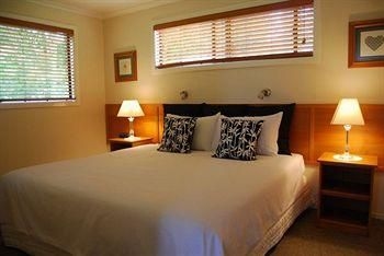 Kentia Holiday Apartments2