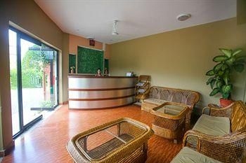Hotel Peninsula1