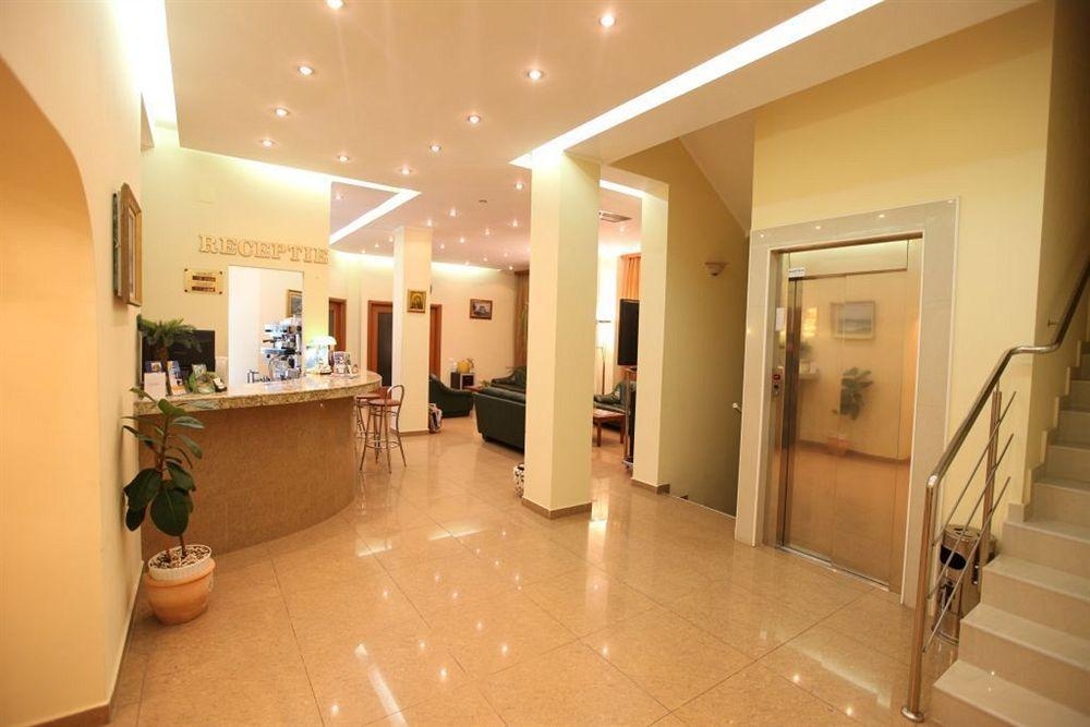 Hotel Traian2